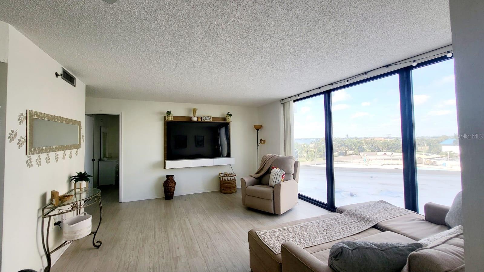 1 OCEANS WEST BOULEVARD 3B4