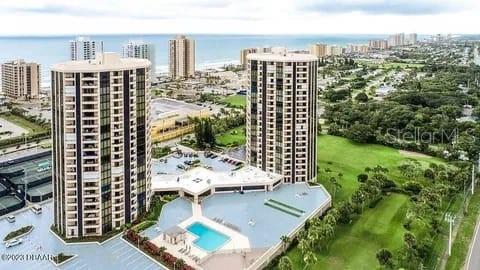 1 OCEANS WEST BOULEVARD 3B4