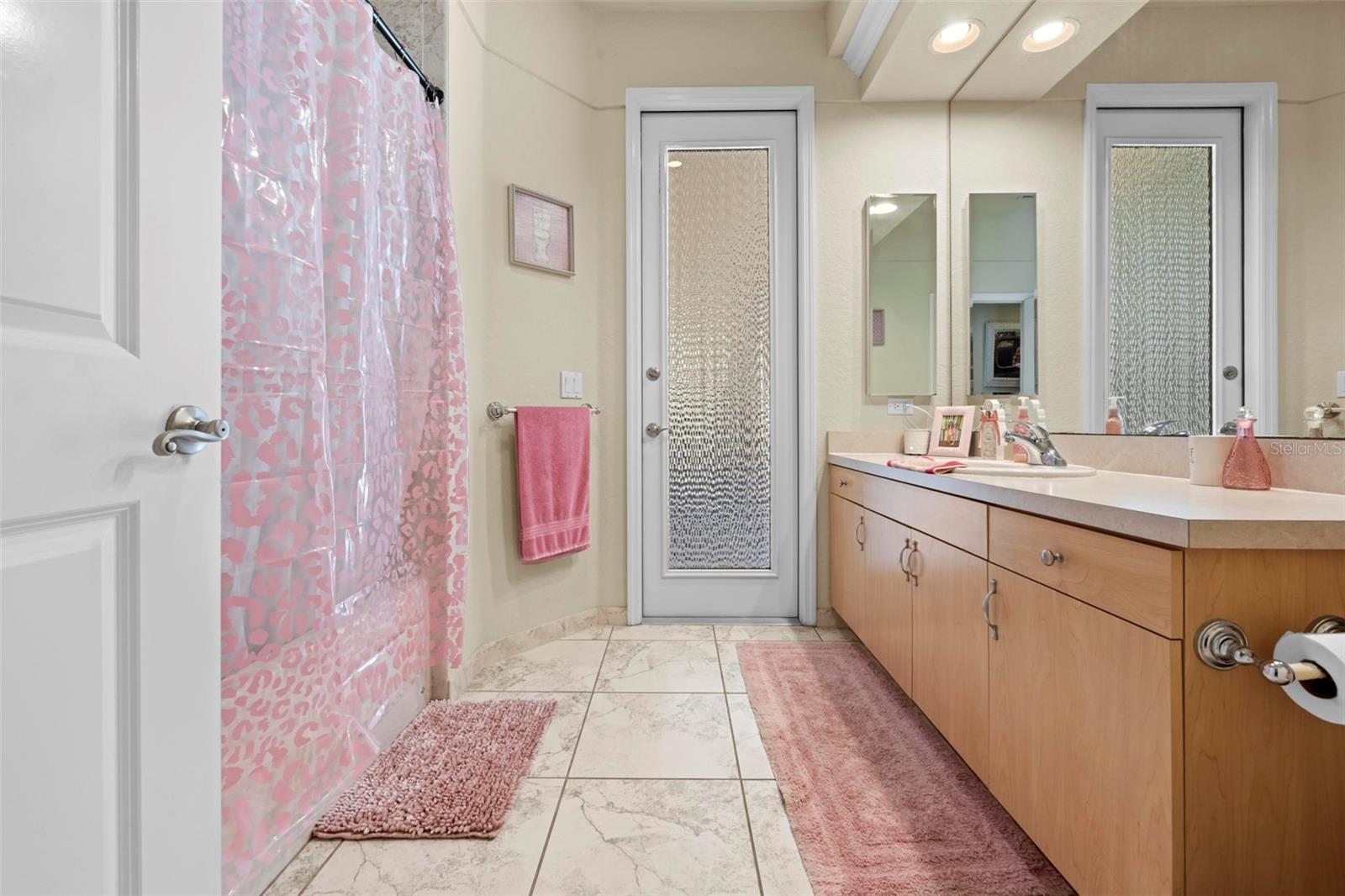 ROYAL HIGHLANDS - Residential