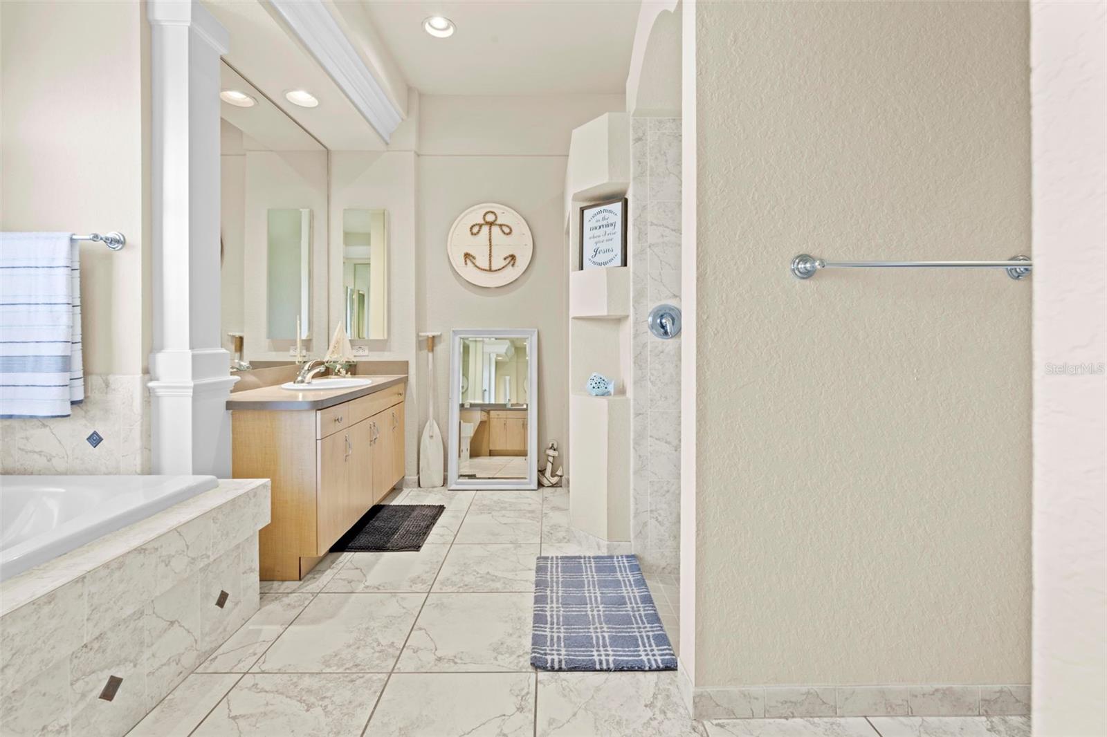 ROYAL HIGHLANDS - Residential