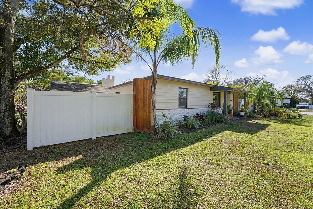 Photo of 4600 30th Avenue N, St Petersburg, FL 33713 (MLS # A4683183)