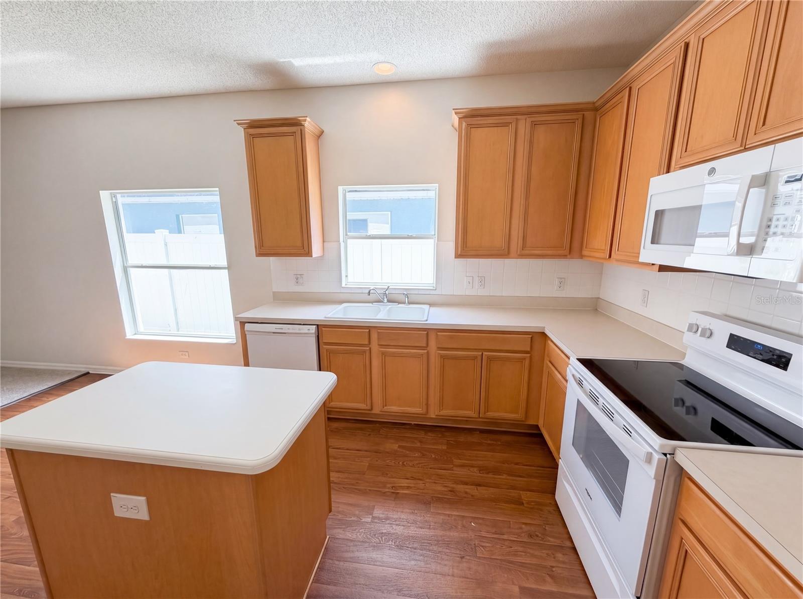VISTA LAKES VILLAGE N-2 AMHURST - Residential