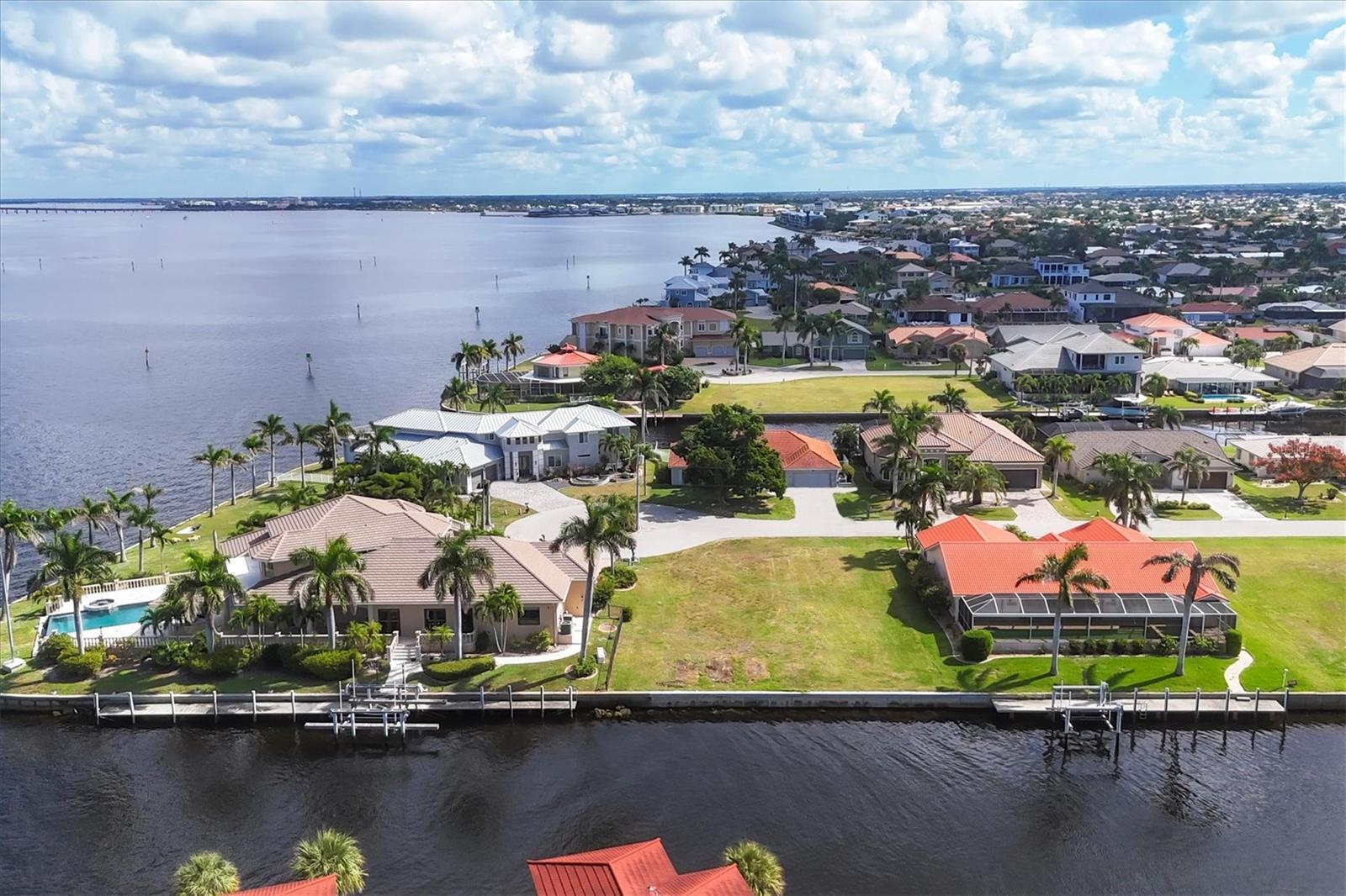 PUNTA GORDA ISLES SEC 04 - Land