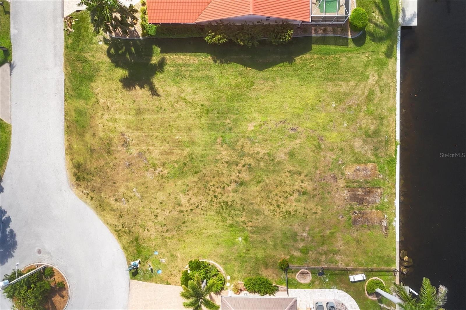 PUNTA GORDA ISLES SEC 04 - Land