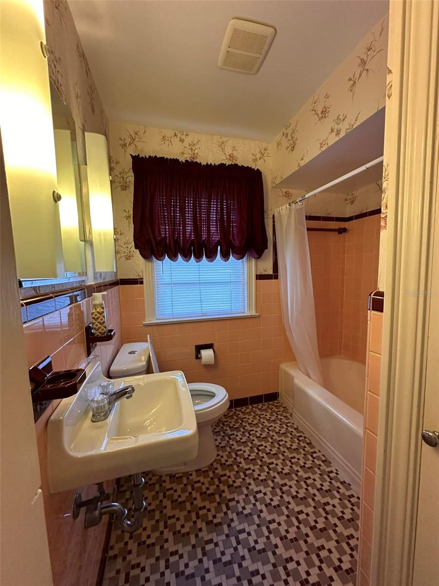 ALVAREZ GRANT - Residential