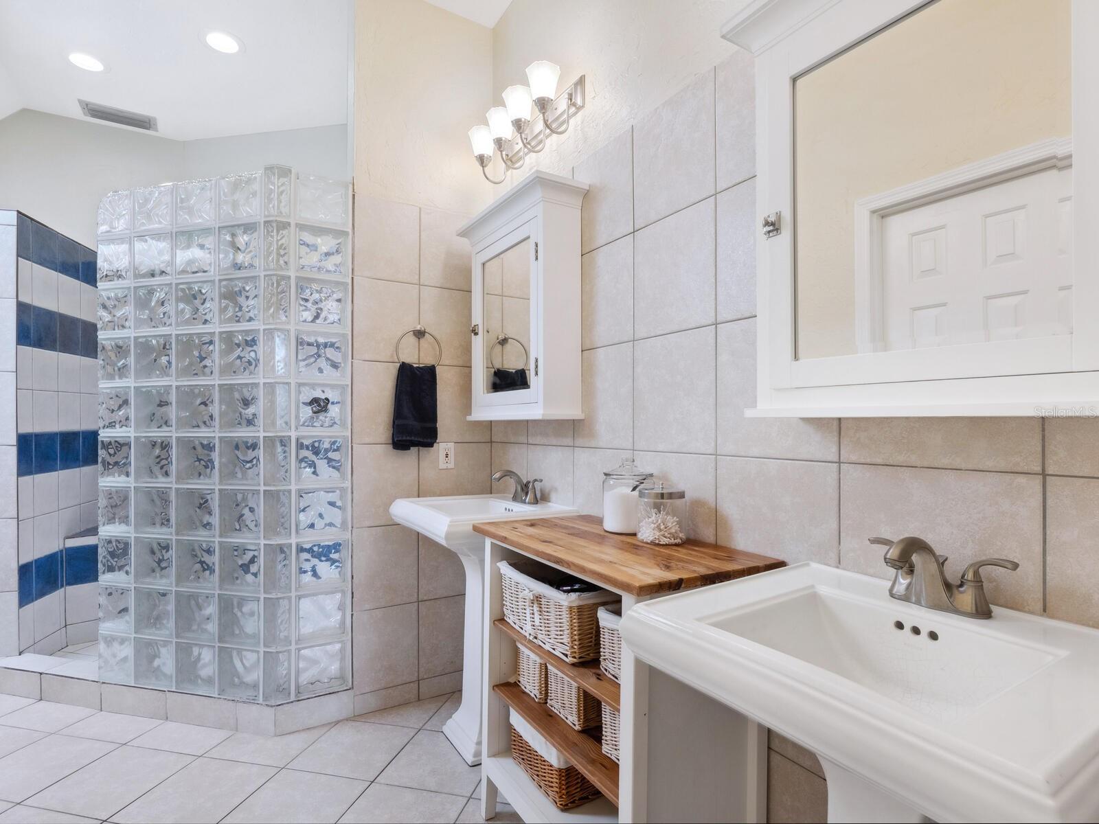 BENEVA OAKS - Residential