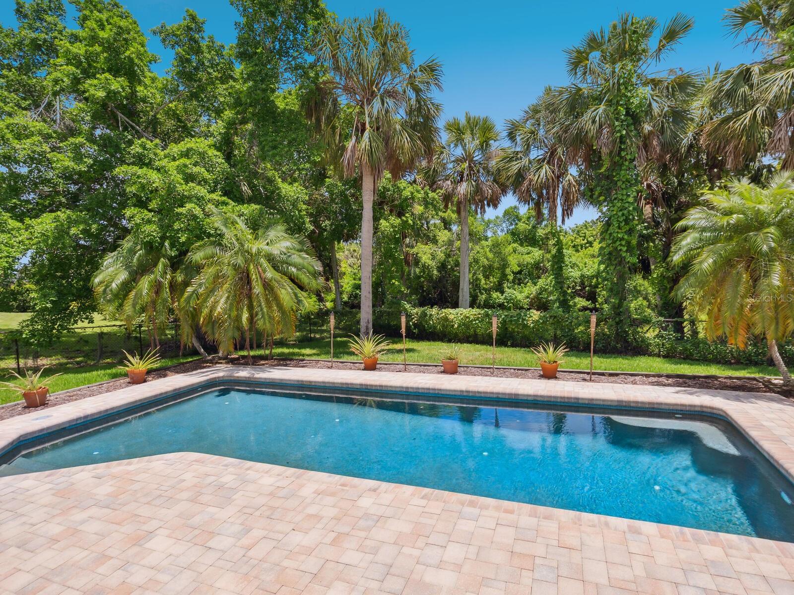 BENEVA OAKS - Residential