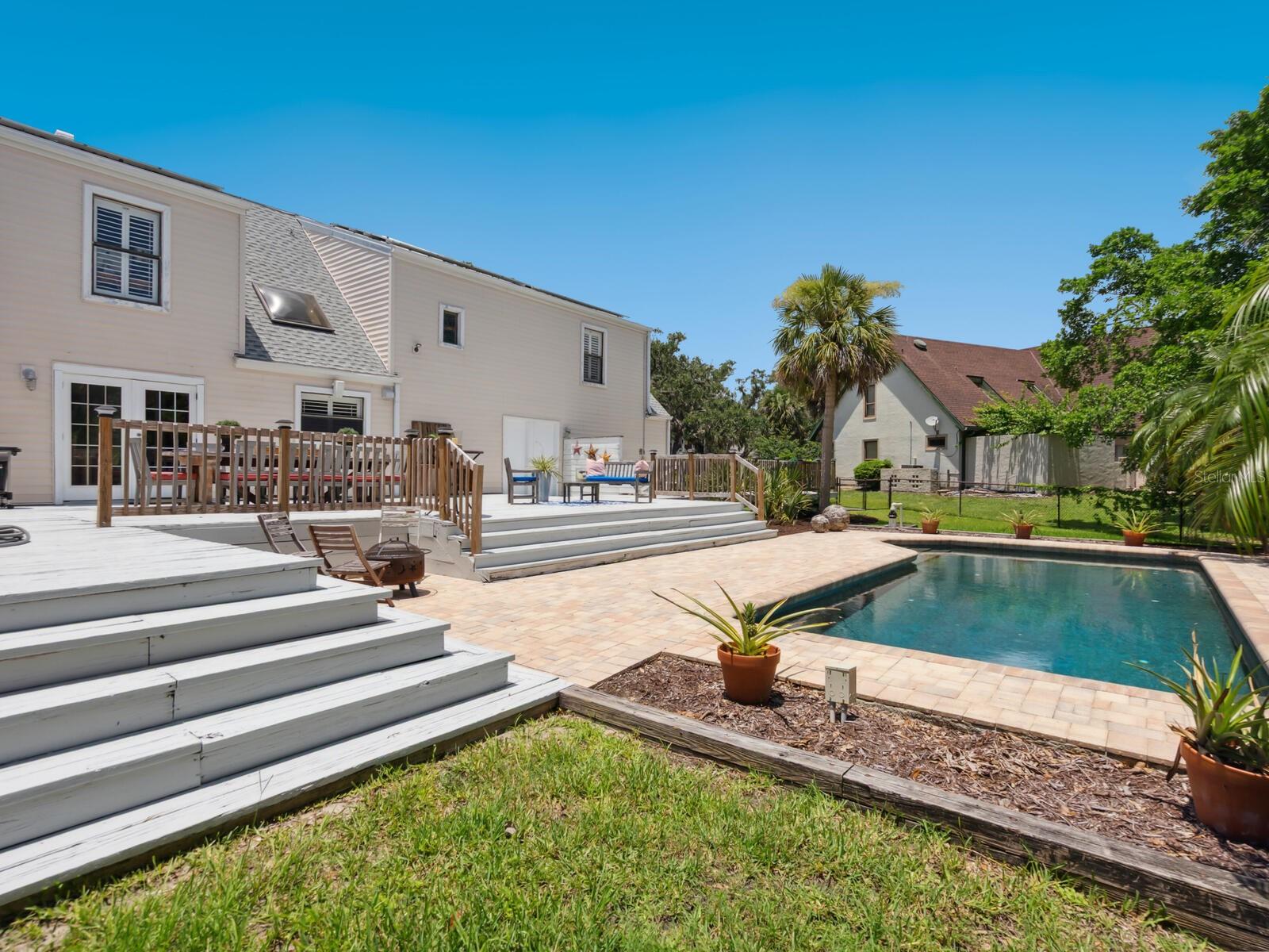 BENEVA OAKS - Residential