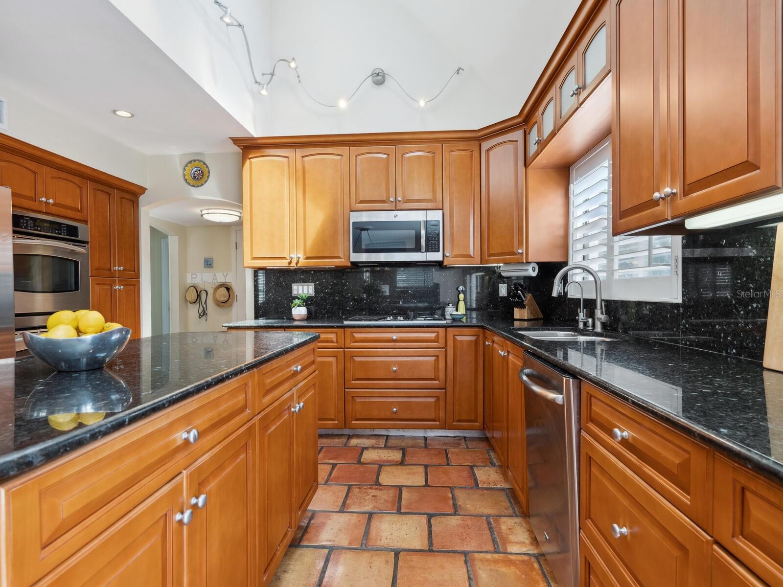 BENEVA OAKS - Residential