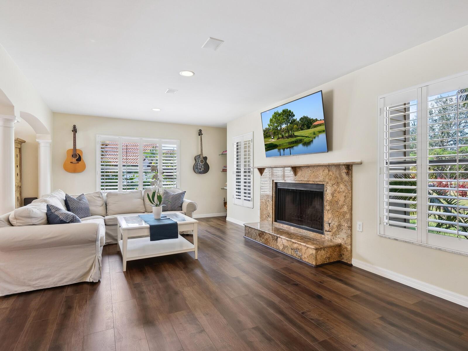 BENEVA OAKS - Residential