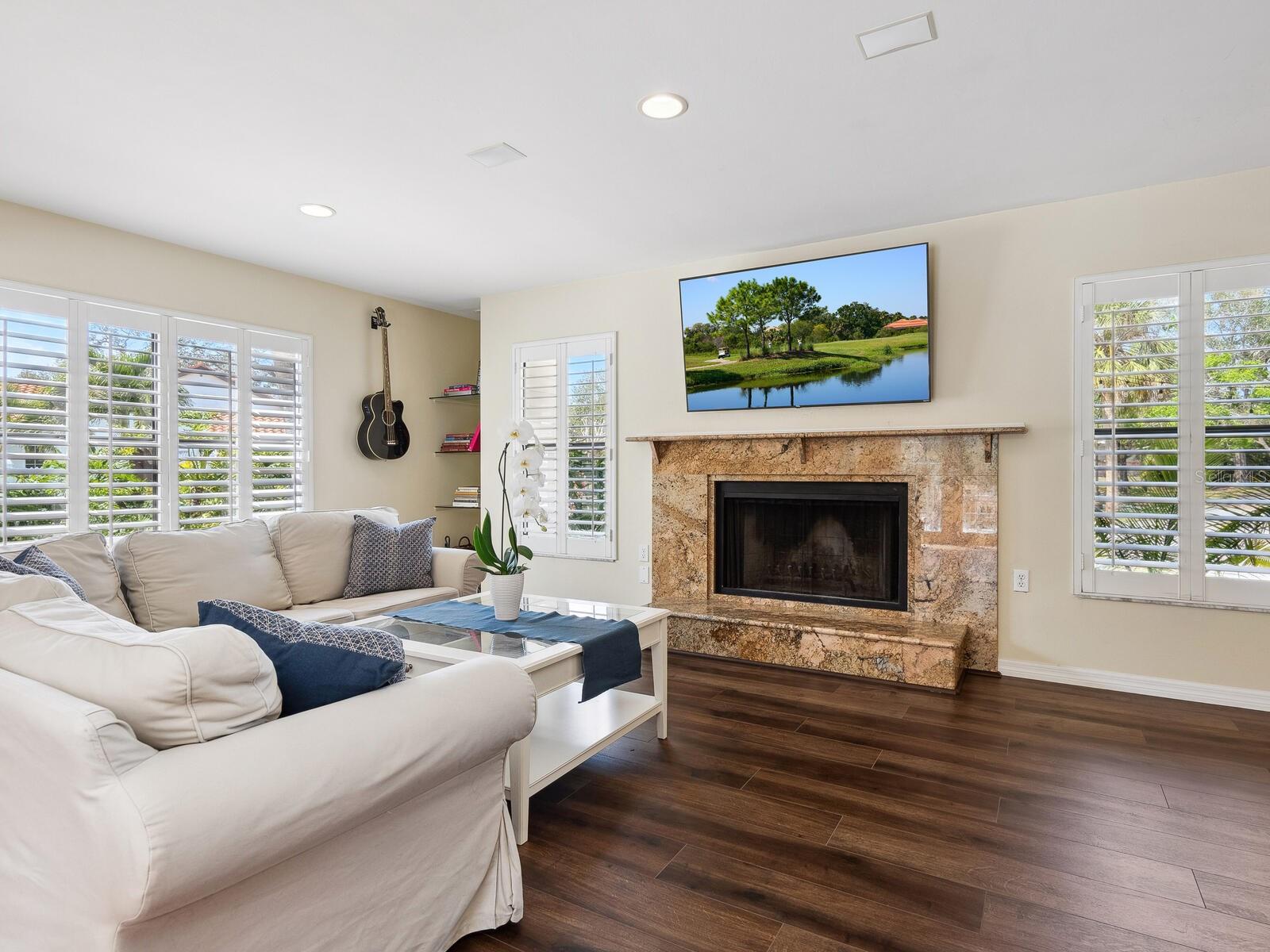 BENEVA OAKS - Residential