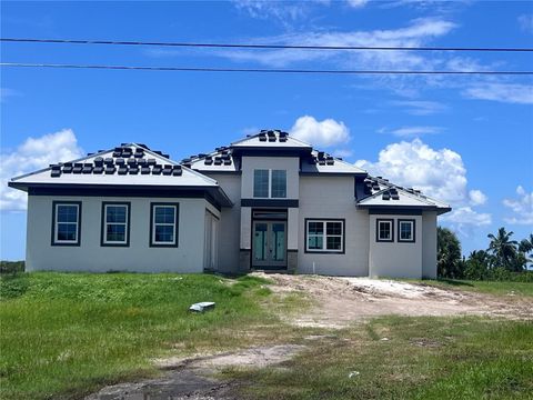 A home in PORT CHARLOTTE