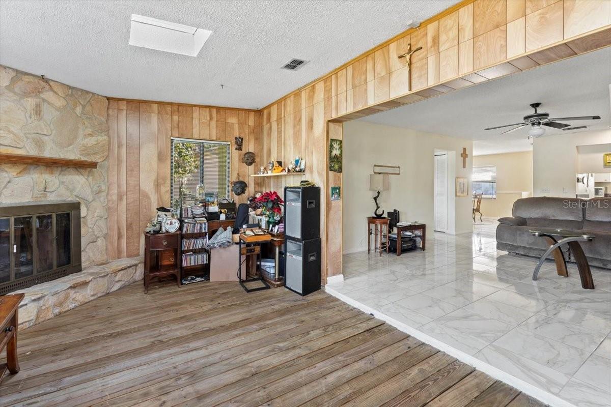 RIVIERA OAKS - Residential