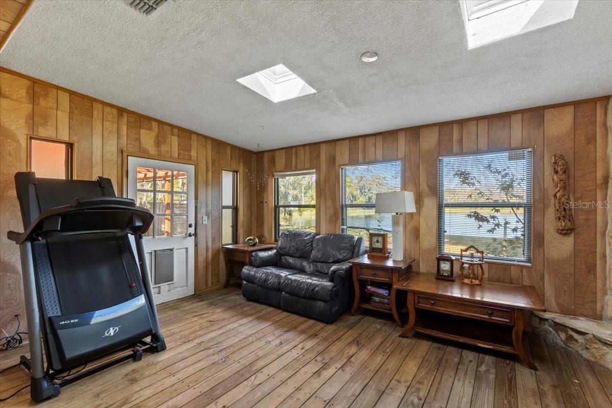 RIVIERA OAKS - Residential