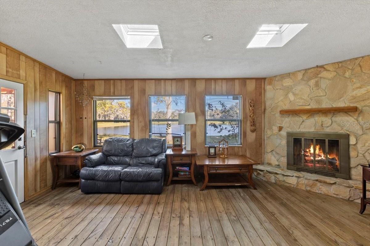 RIVIERA OAKS - Residential