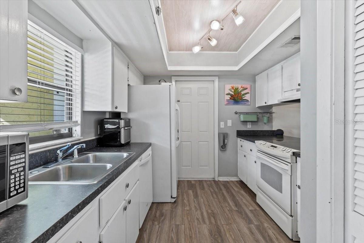 RIVIERA OAKS - Residential