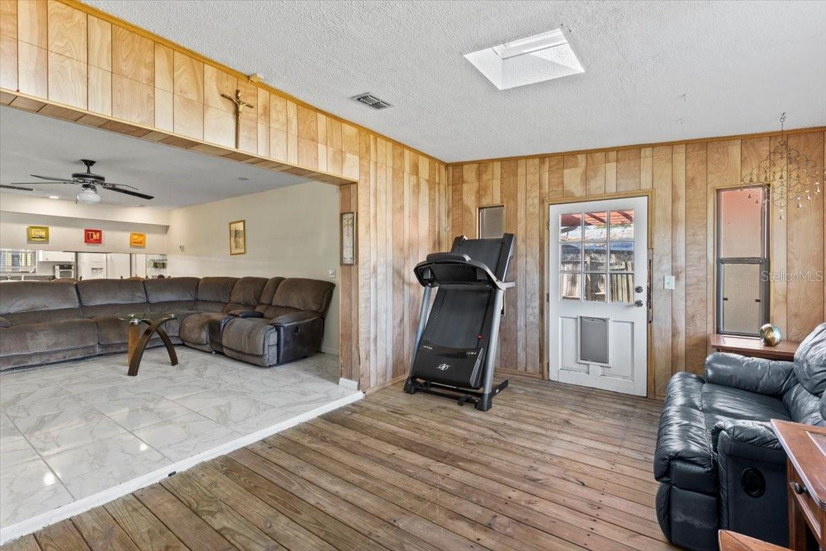 RIVIERA OAKS - Residential