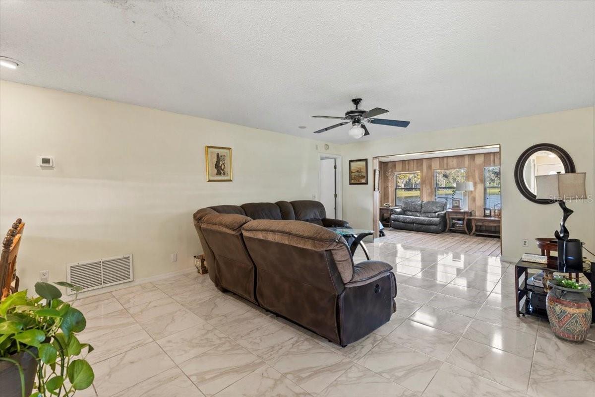 RIVIERA OAKS - Residential