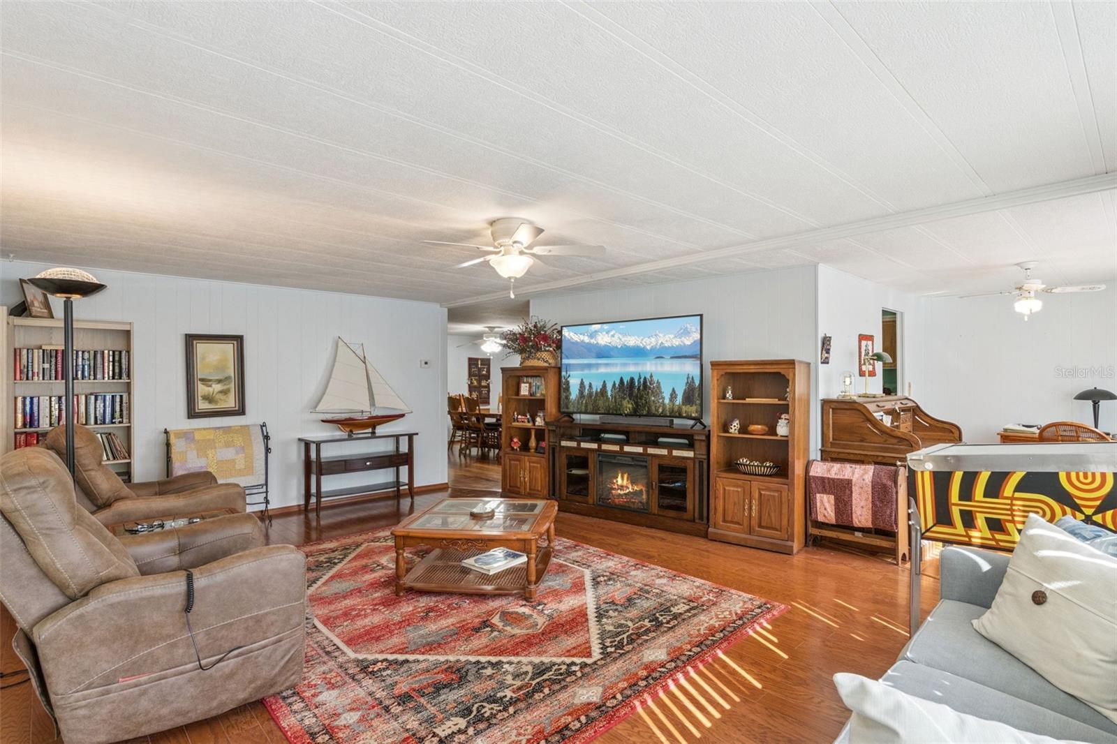 EUSTIS COUNTRY CLUB MANOR MHP UNIT 02A - Residential