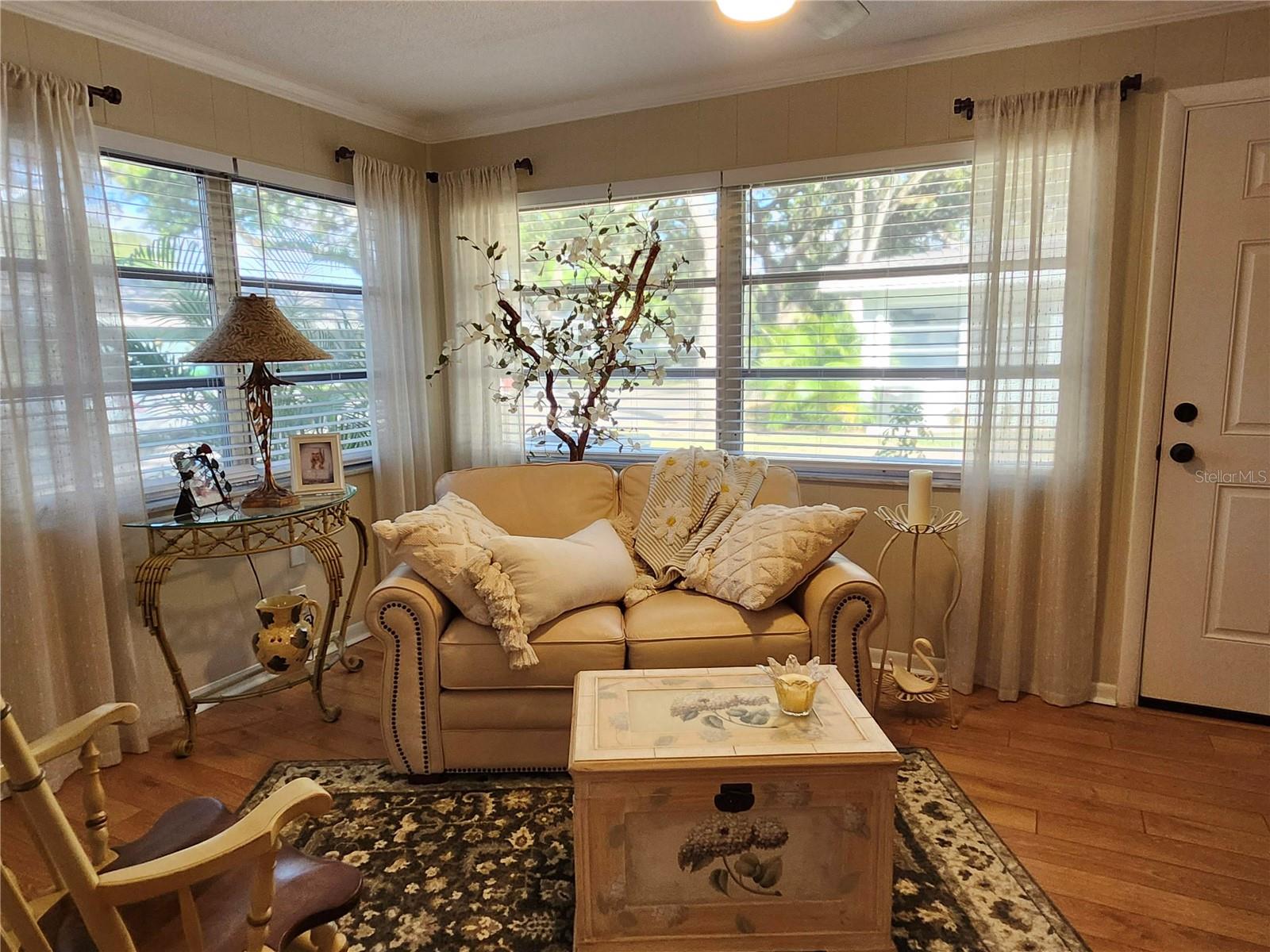 TWIN OAKS APTS - Residential