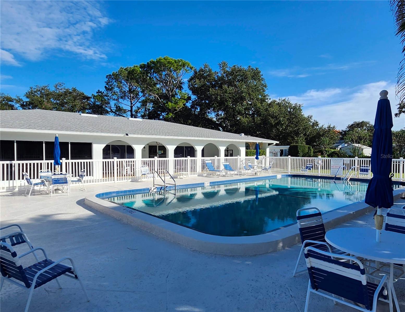 TWIN OAKS APTS - Residential