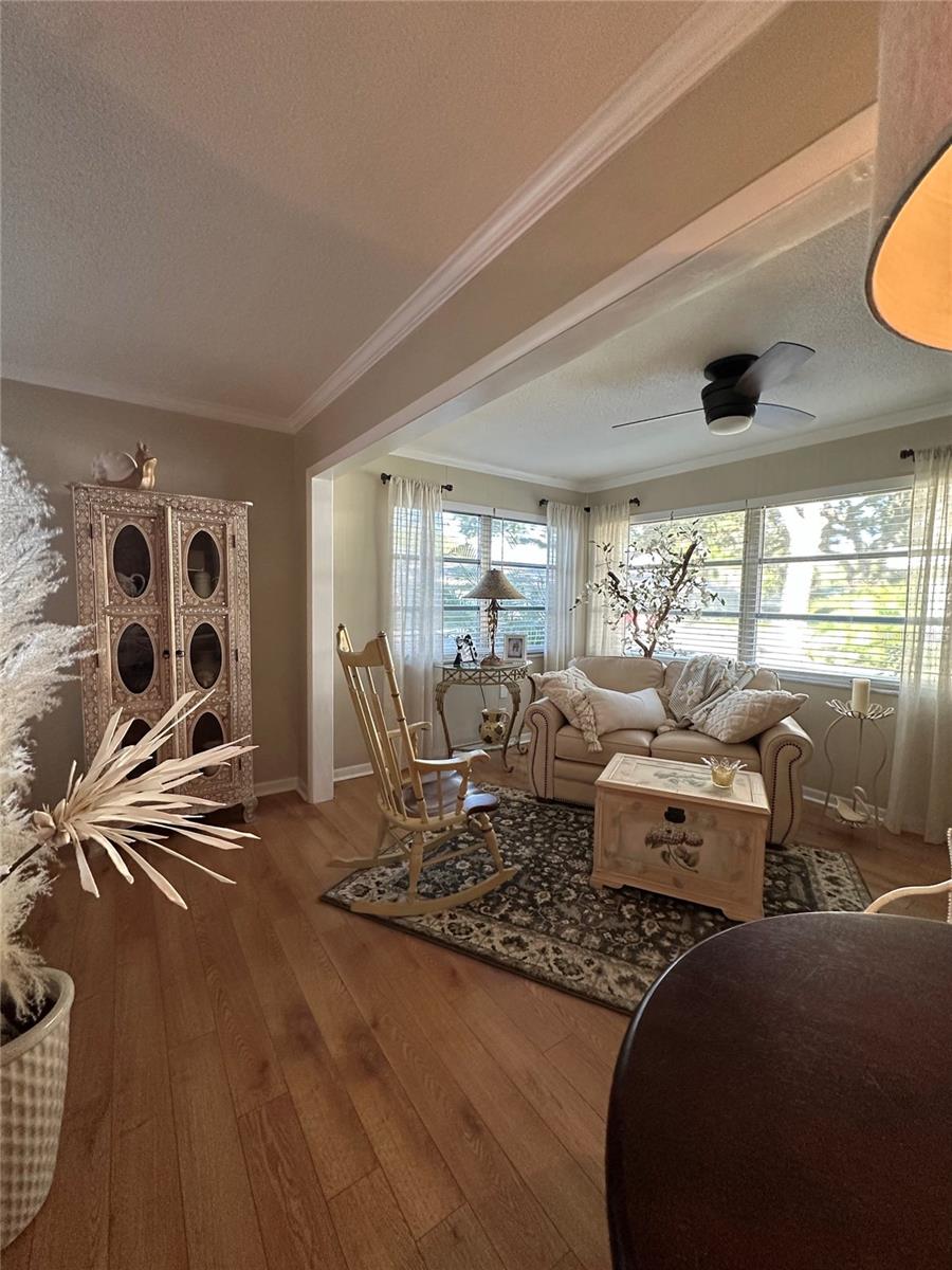 TWIN OAKS APTS - Residential