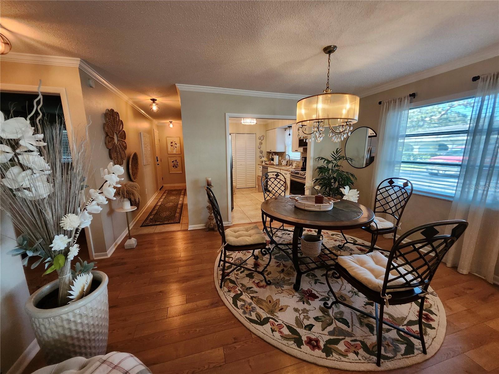 TWIN OAKS APTS - Residential