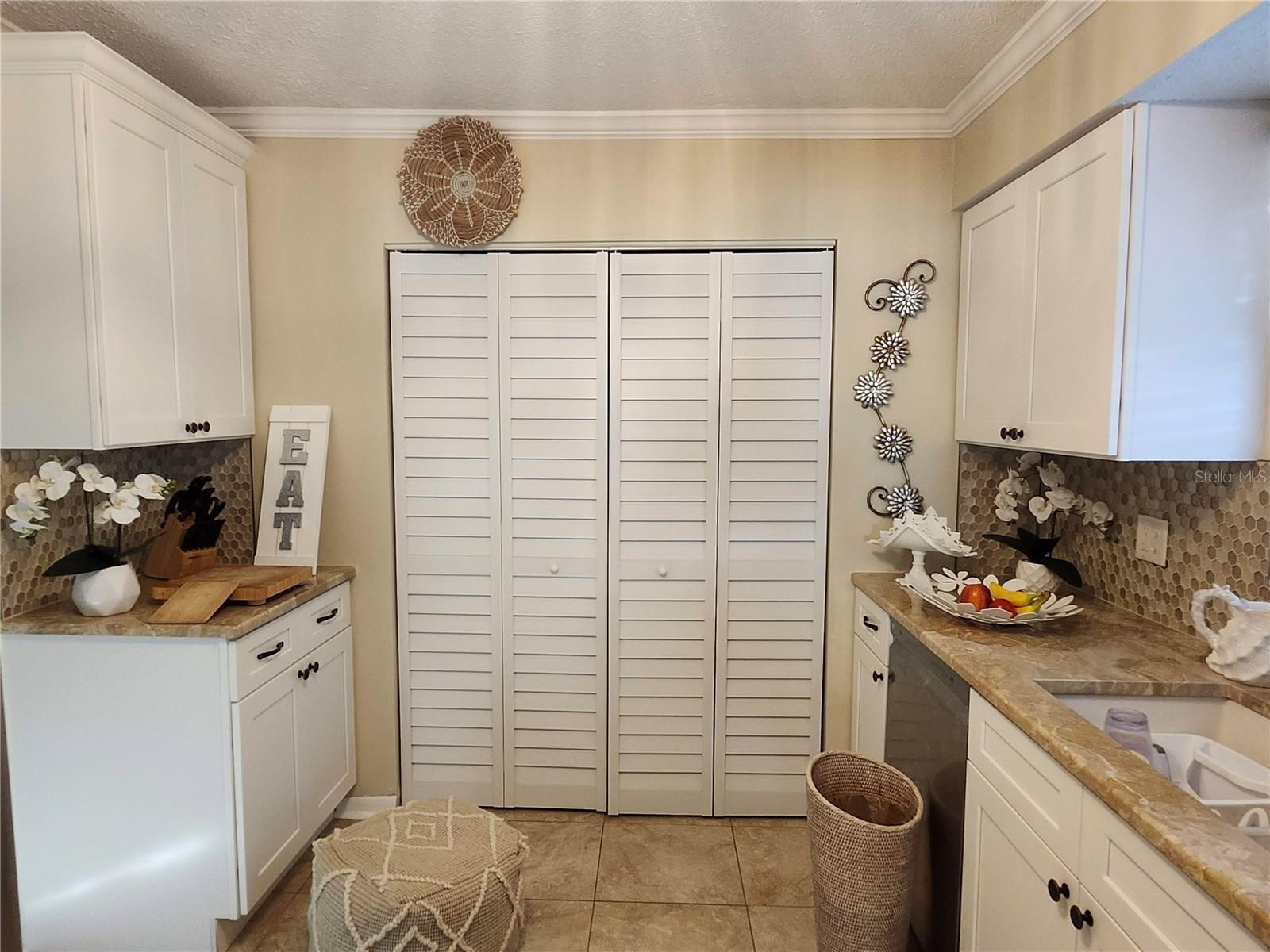 TWIN OAKS APTS - Residential