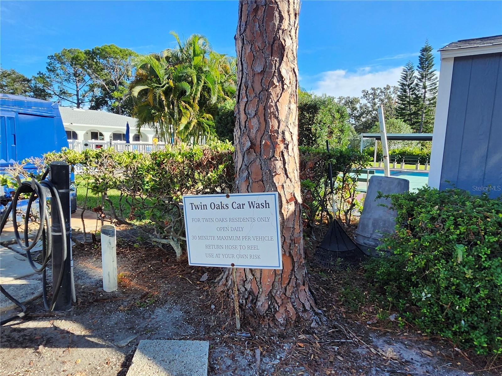 TWIN OAKS APTS - Residential