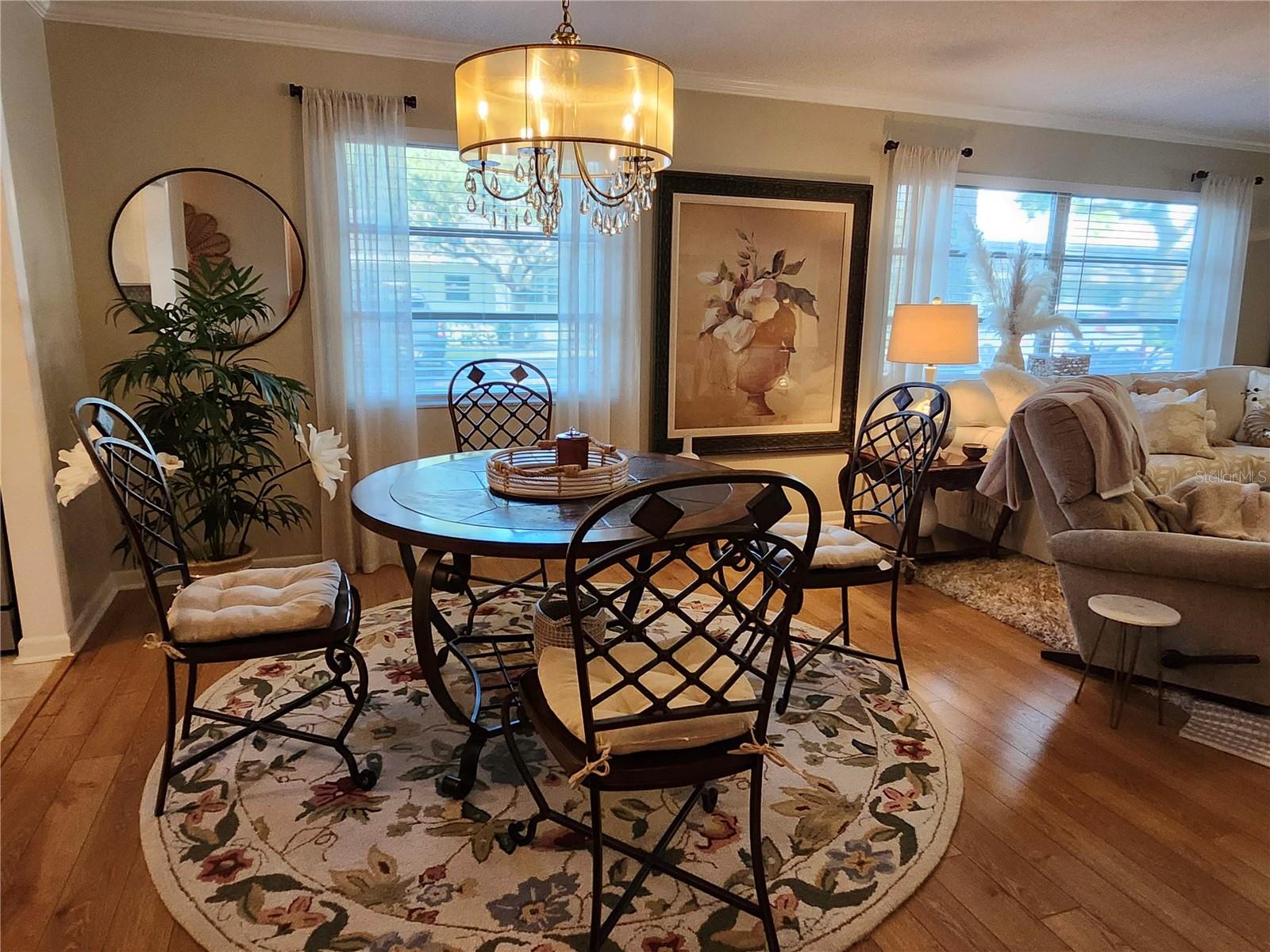 TWIN OAKS APTS - Residential