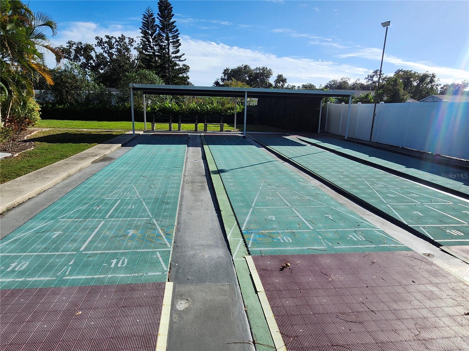 TWIN OAKS APTS - Residential