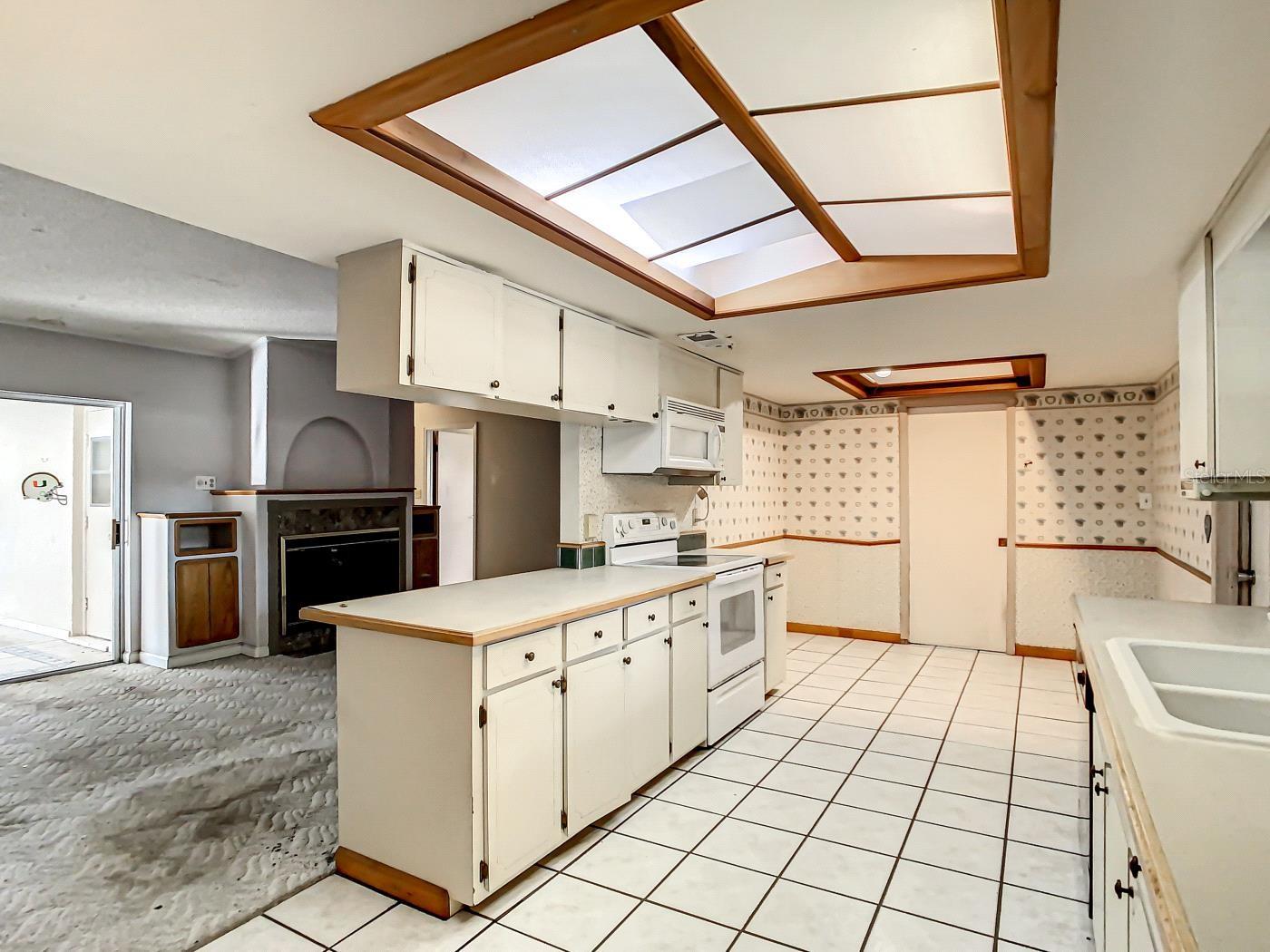 BAY LAKES AT GRANADA SEC 03 - Residential