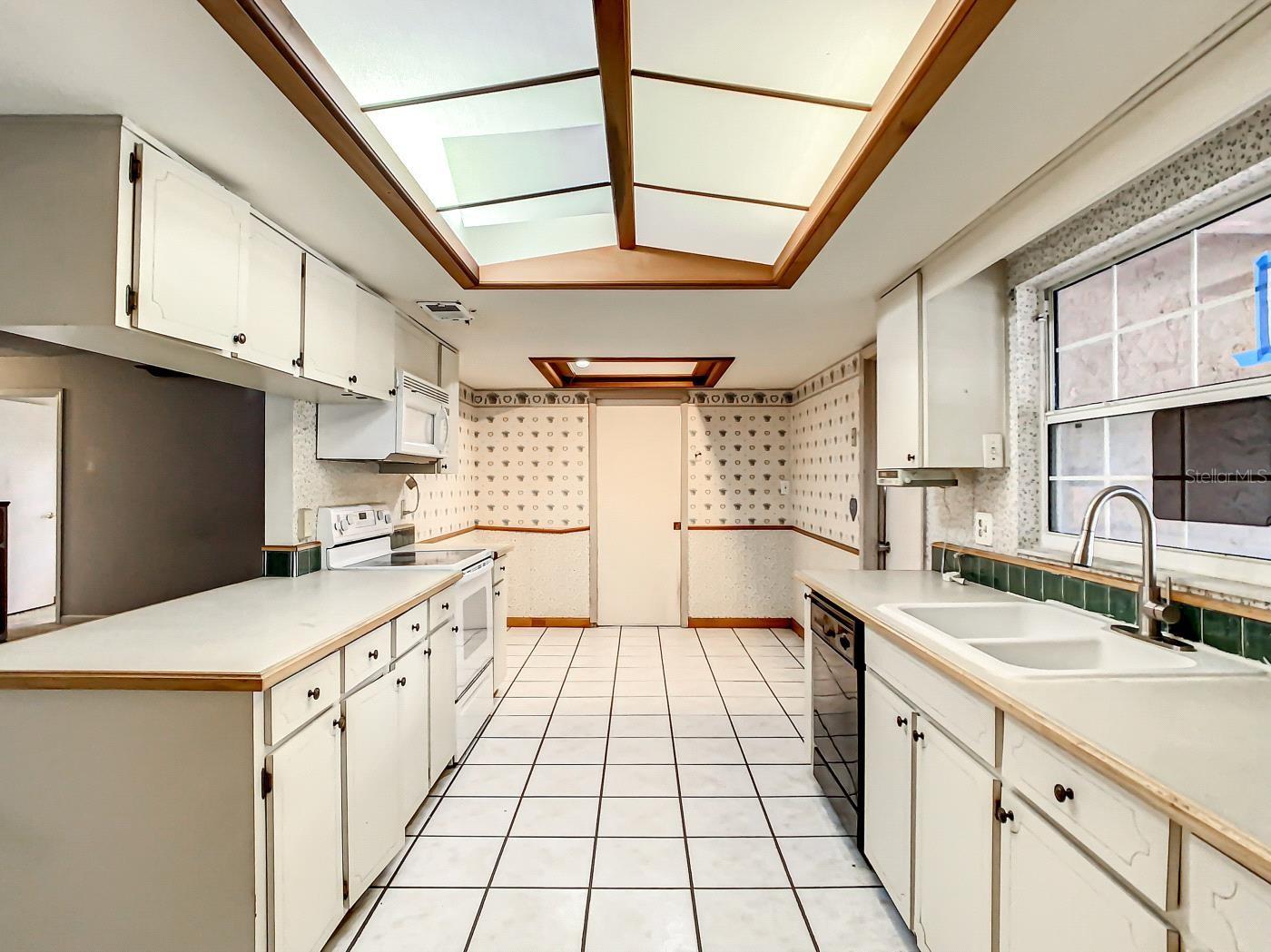 BAY LAKES AT GRANADA SEC 03 - Residential