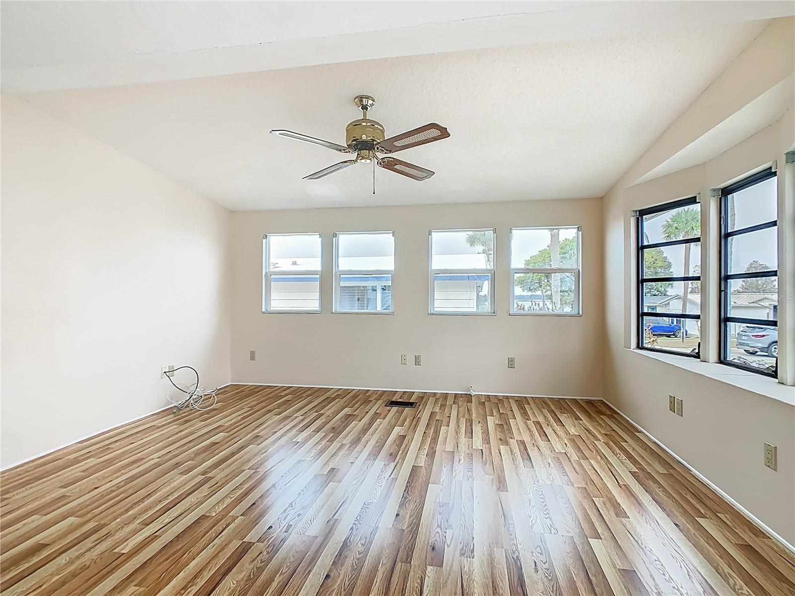 CAREFREE RV COUNTRY CLUB - Residential