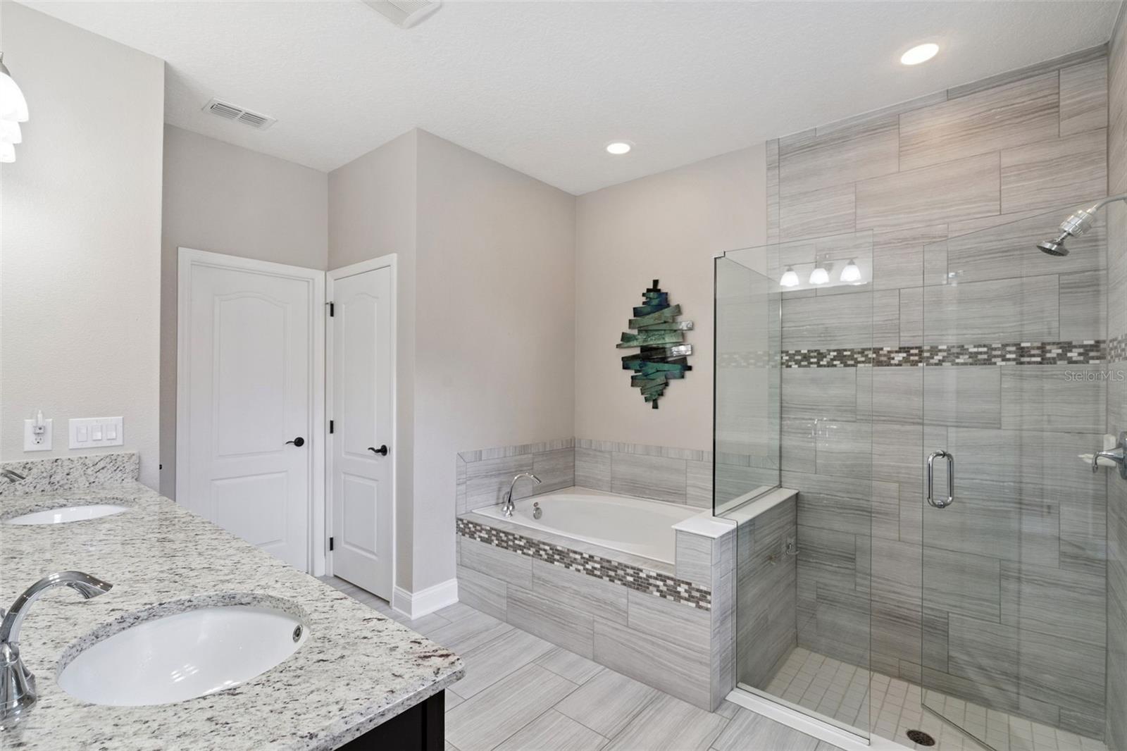 RIVIERA BELLA UNIT 2B - Residential