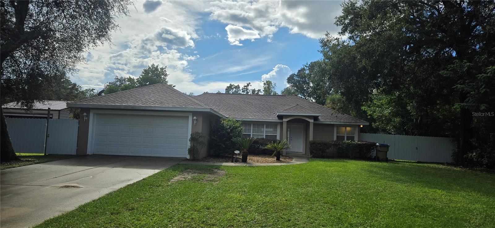 Welcome home to this 3-bedroom/2-bathroom home sits on a spacious .32-acre lot with no HOA restrictions. Featuring an open floor plan and soaring vaulted ceilings, it offers a bright, inviting atmosphere perfect for everyday living and entertaining.
Inside, the tile flooring in the main living areas provides easy maintenance, while laminate flooring in the bedrooms adds warmth and comfort. The bathrooms have been newly updated, and the interior has been freshly painted, creating a clean, modern look that’s ready for your personal touch.
Additional features include an attached two-car garage for parking and storage, plus a fully fenced backyard—perfect for privacy, pets, or play. The oversized lot is adorned with mature landscaping, offering a peaceful outdoor setting.
With easy access to SR 429 and SR 46, you’ll enjoy a quick commute and convenient proximity to shopping, dining, and more. Call today to see this home before it's gone!