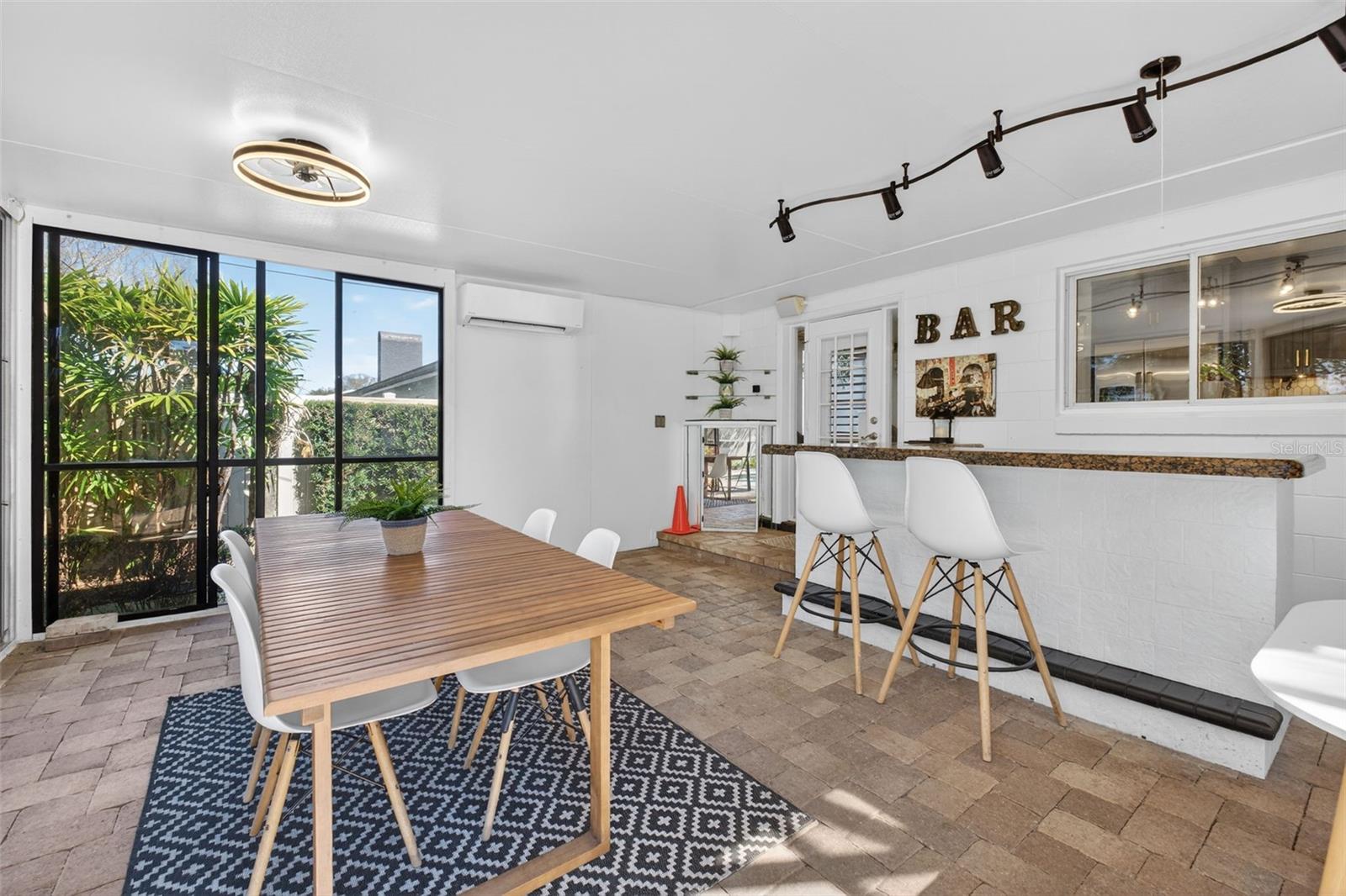 KENILWORTH SHORES SECTION FOUR Y/71 LOT 21 BLK B - Residential