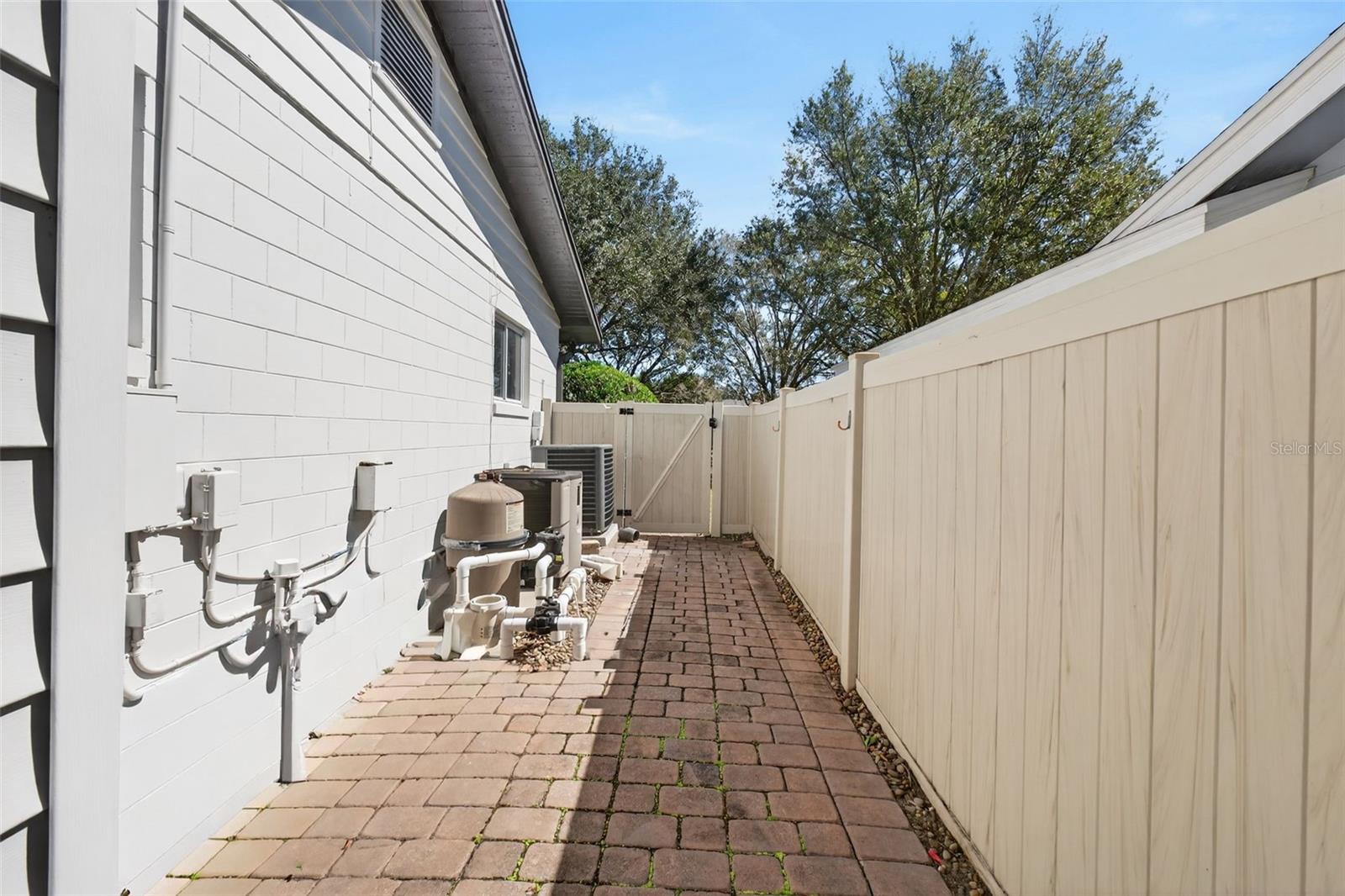 KENILWORTH SHORES SECTION FOUR Y/71 LOT 21 BLK B - Residential