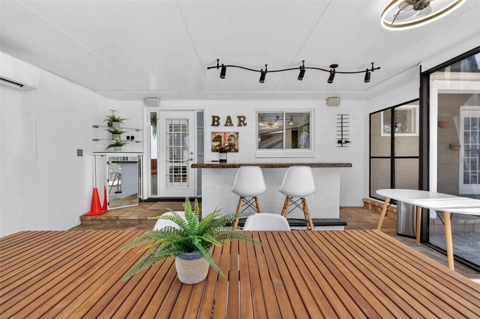 KENILWORTH SHORES SECTION FOUR Y/71 LOT 21 BLK B - Residential