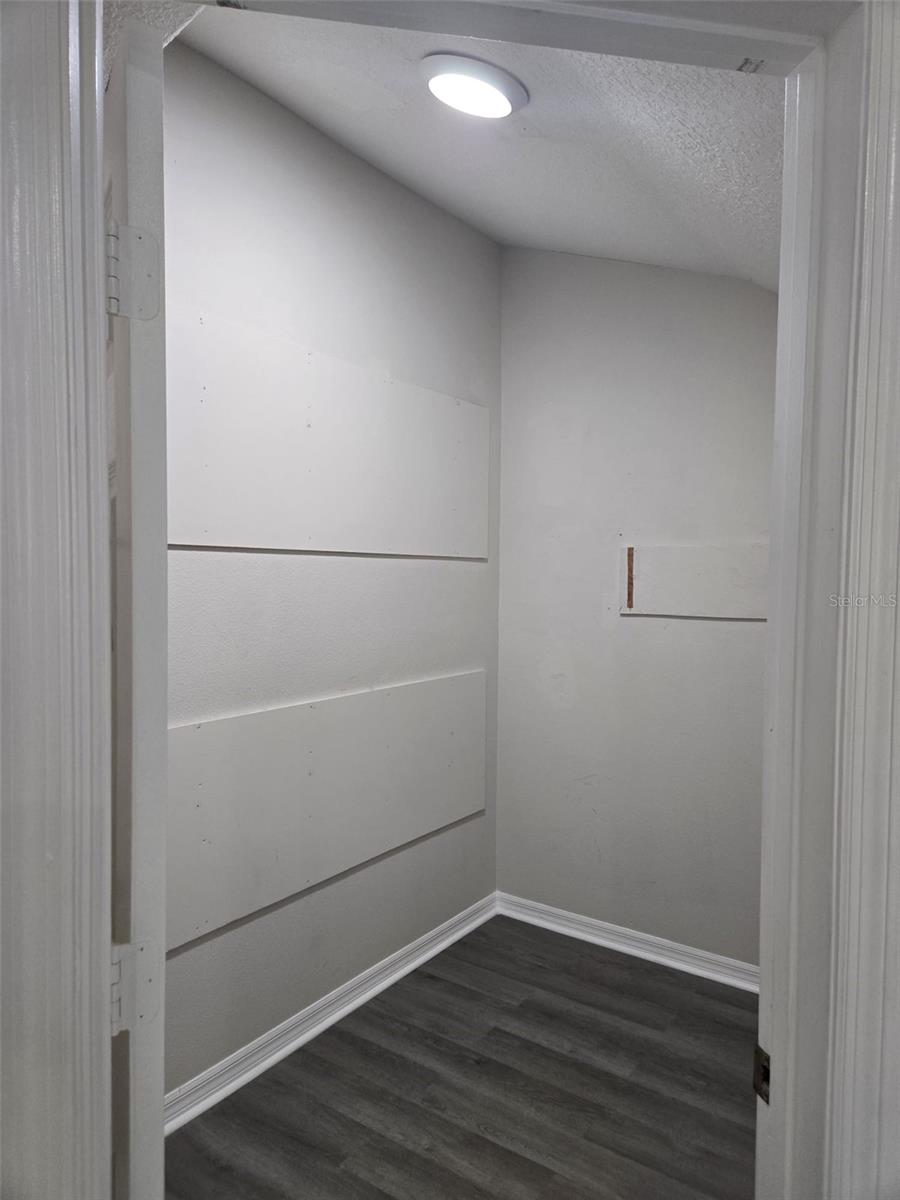 ISLAND WALK 49 71 - Residential Lease