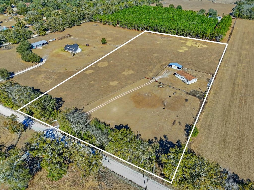 Photo of 2400 NW 5th Street, Bell, FL 32619 (MLS # GC536921)