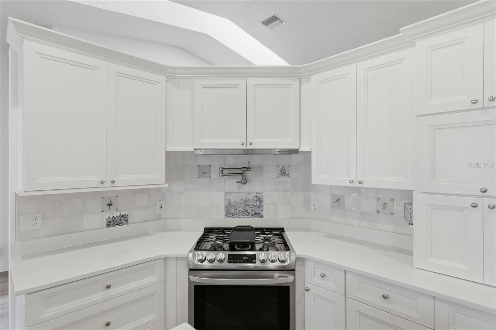 MAXIMO MOORINGS - Residential