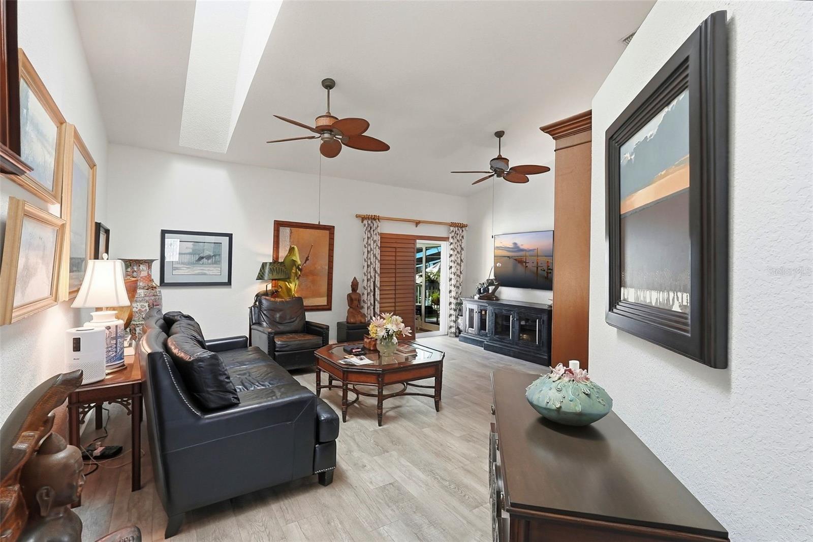 MAXIMO MOORINGS - Residential