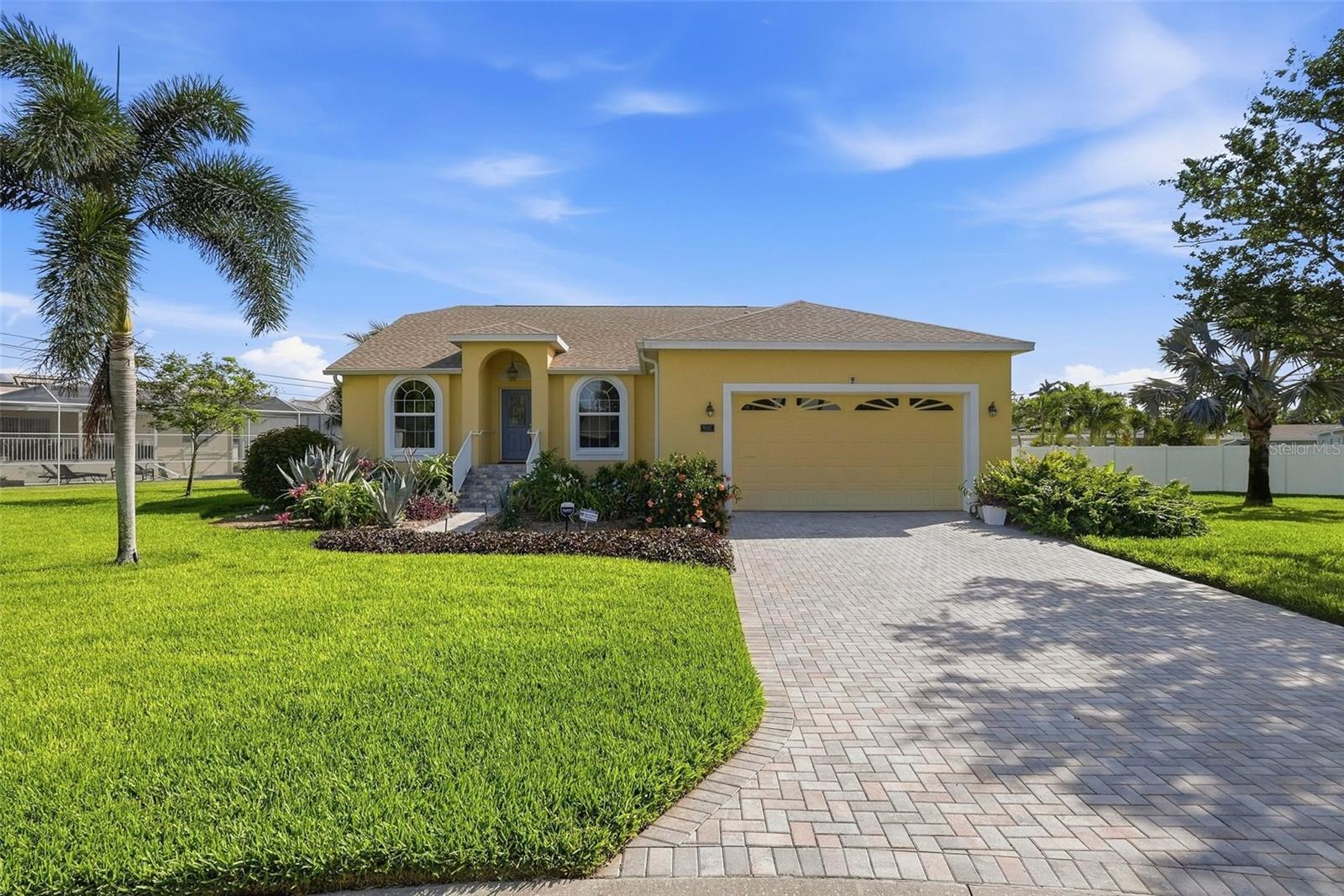 MAXIMO MOORINGS - Residential