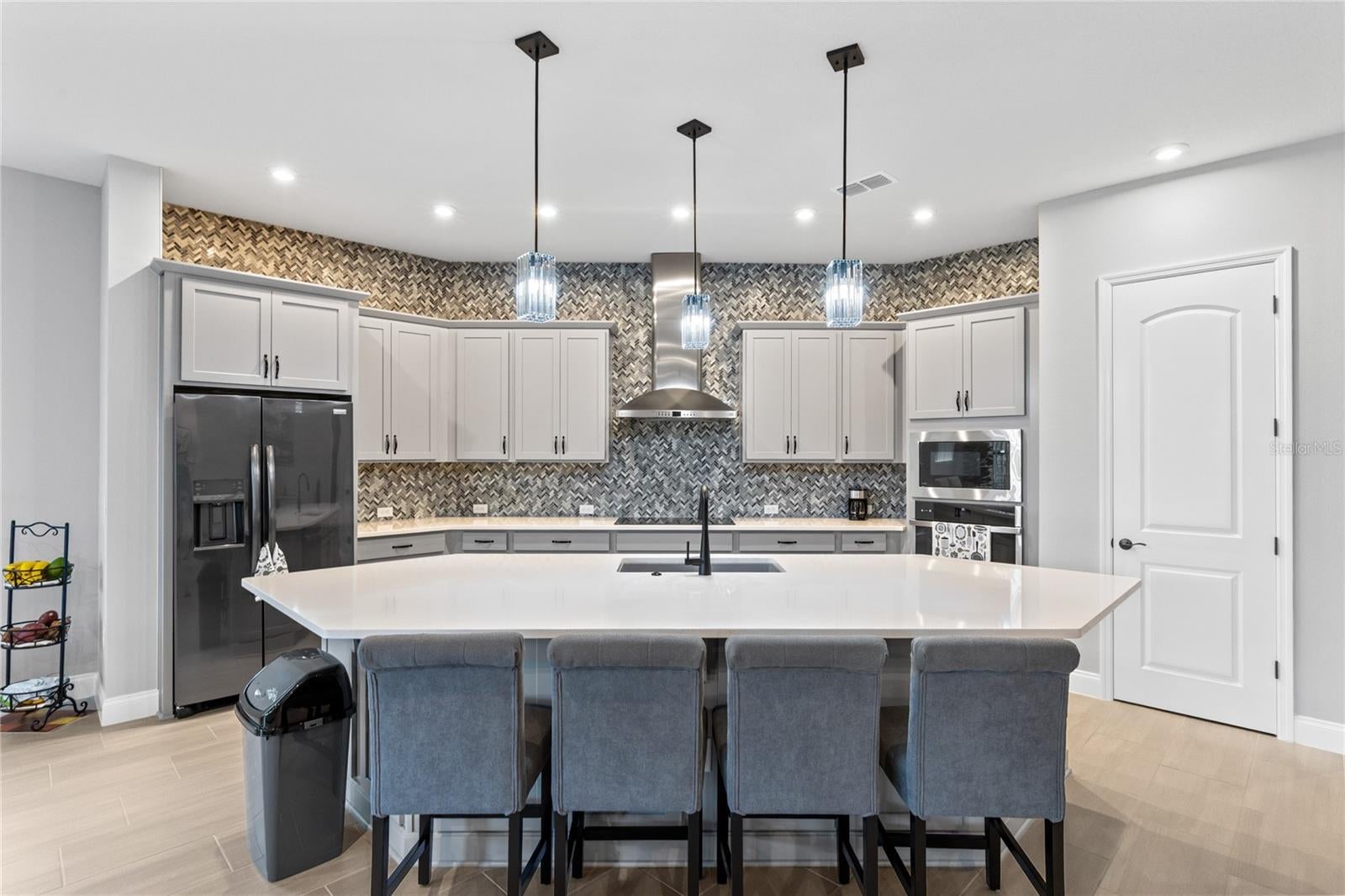 6526 CIRCLE ROCK WAY