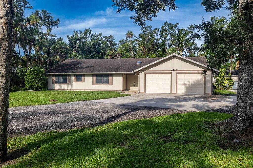 Photo of 3804 65th Street E, Bradenton, FL 34208 (MLS # A4655574)