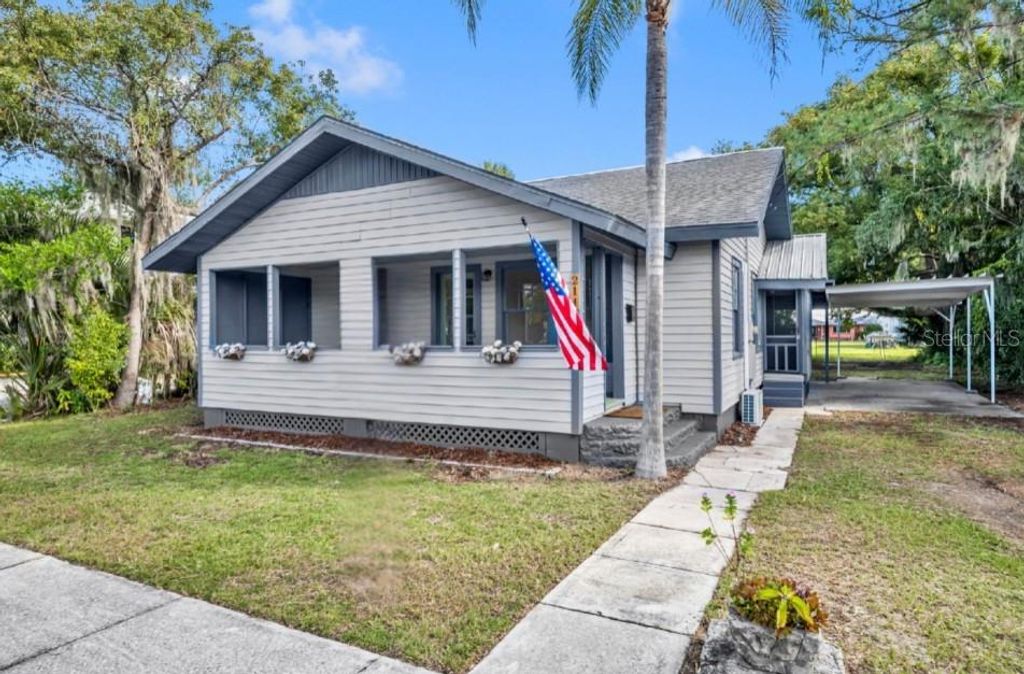 Photo of 214 N New Hampshire Avenue, Tavares, FL 32778 (MLS # O6356470)