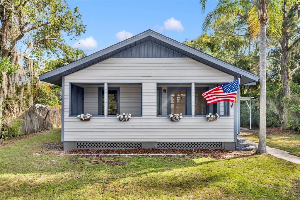Photo of 214 N New Hampshire Avenue, Tavares, FL 32778 (MLS # O6356470)
