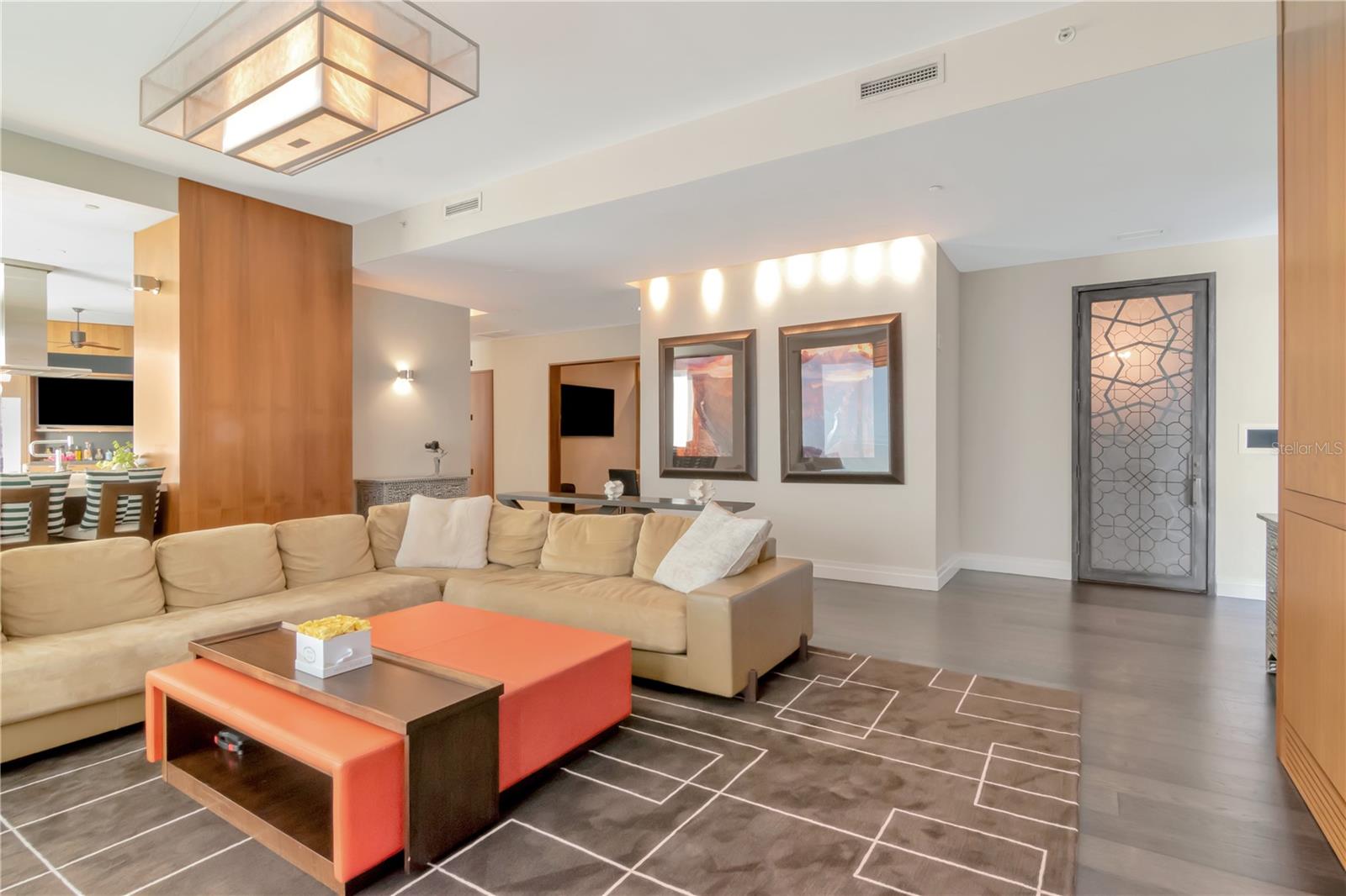 THE PLAZA HARBOUR ISLAND A CON - Residential