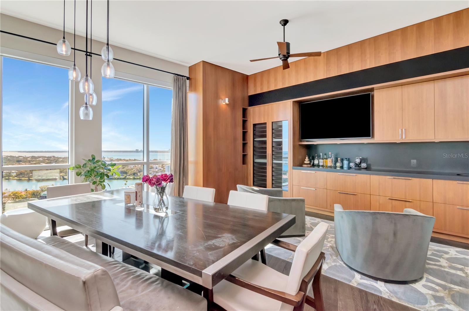 THE PLAZA HARBOUR ISLAND A CON - Residential